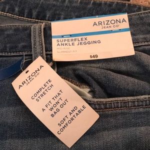 Arizona Mid-Rise Junior Jeggings